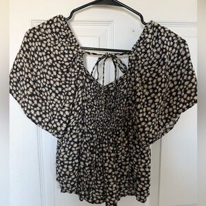 American Eagle Floral Black and Cream Women's Top